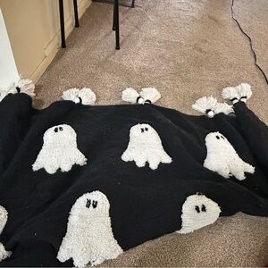 Viral ghost blanket
